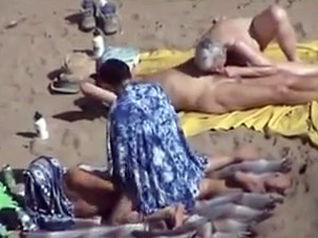 Fuck-fest on crowded beach